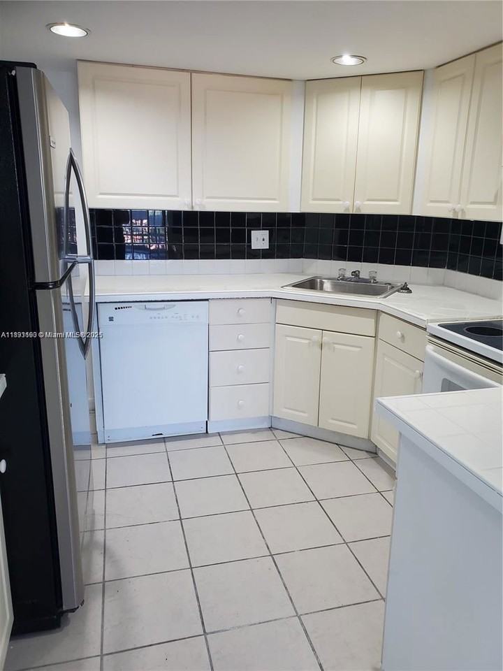 3301 Spanish Moss Ter #708 - Photo 2 of 8