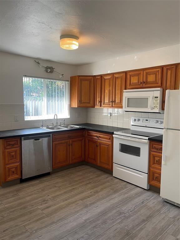 2291 Northeast 51st Court - Photo 3 of 11