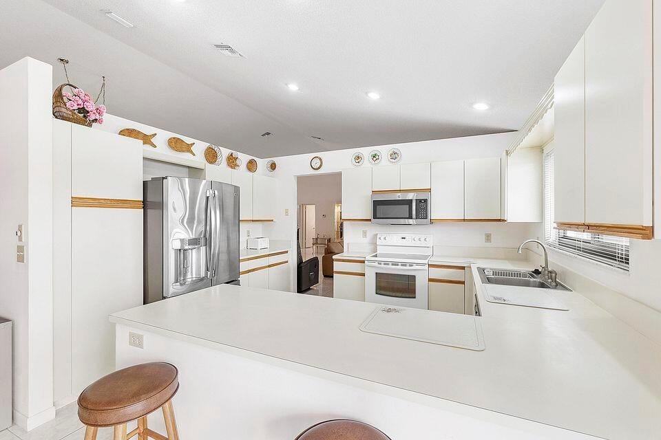 9525 El Clair Ranch Rd - Photo 2 of 15