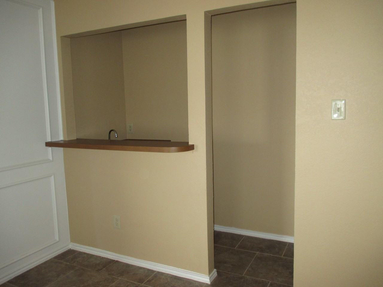 2821 S Meadow Dr - Photo 3 of 16