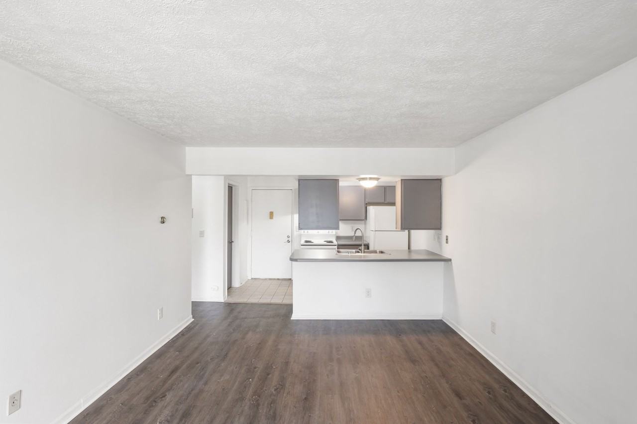 Parkside Apartments ( Parkside East Inc.) - Photo 7 of 22