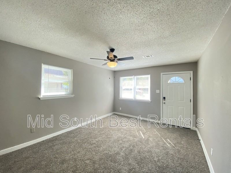 1118 W 34th St - Photo 2 of 10