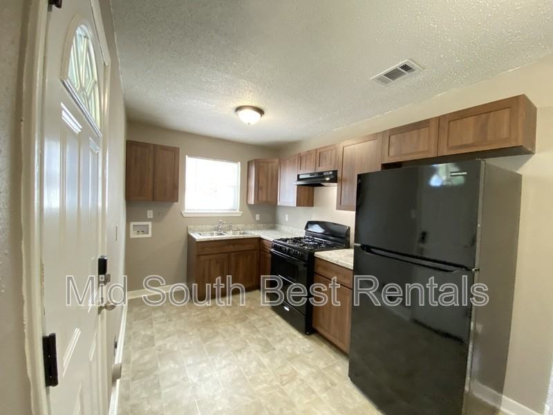 1118 W 34th St - Photo 4 of 10