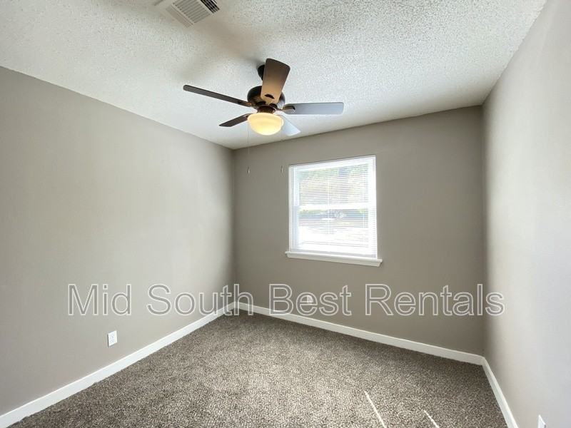 1118 W 34th St - Photo 6 of 10