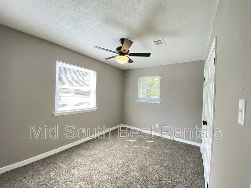 1118 W 34th St - Photo 7 of 10