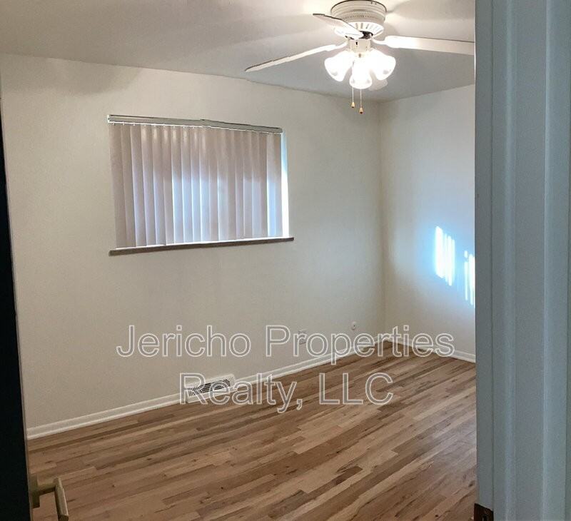 2463 S Corona St - Photo 5 of 7