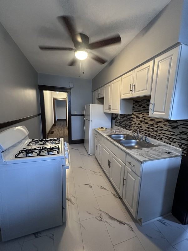 1557 Cohassett Ave - Photo 3 of 20