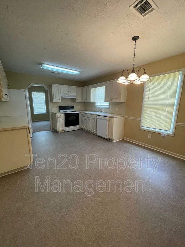 6136 Crossbow Dr - Photo 5 of 27