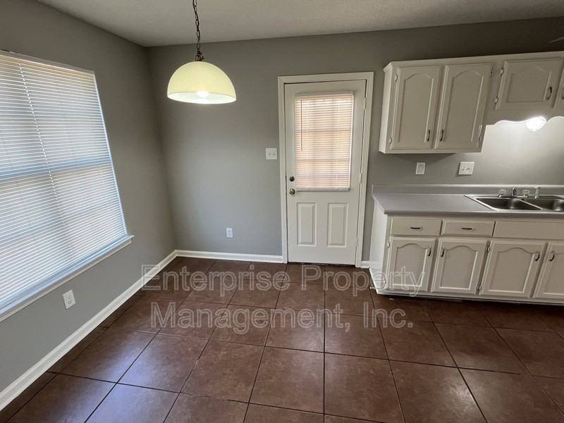 6404 Ragan Farm Dr - Photo 5 of 15