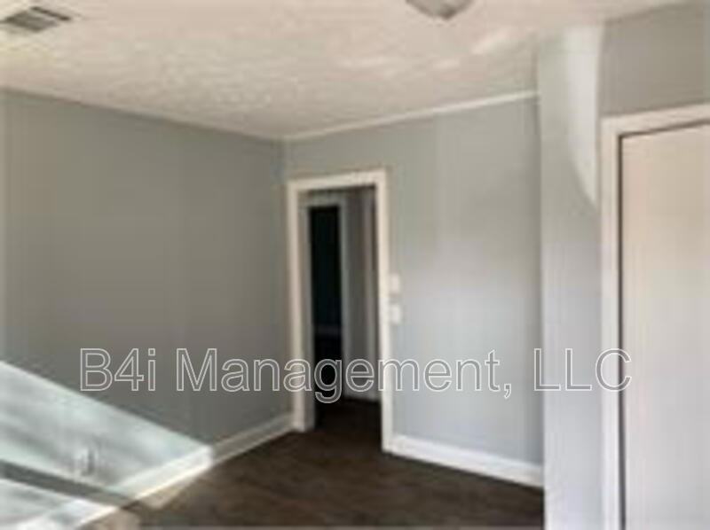 1108 Mable St Sw - Photo 6 of 10