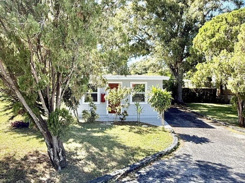 4091 58th Ave N - Photo 2 of 34