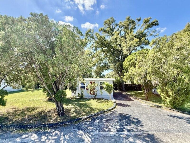 4091 58th Ave N - Photo 6 of 34