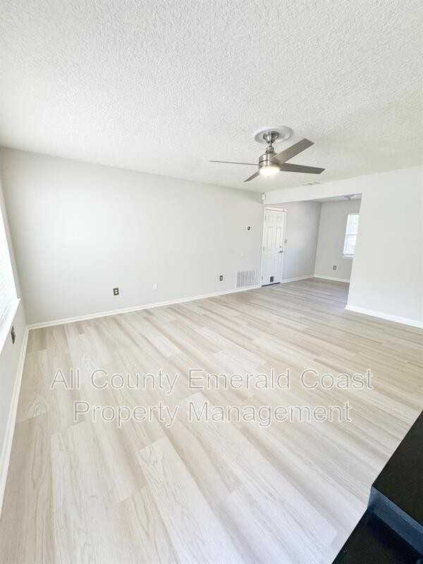 607 Fourth St - Photo 7 of 50