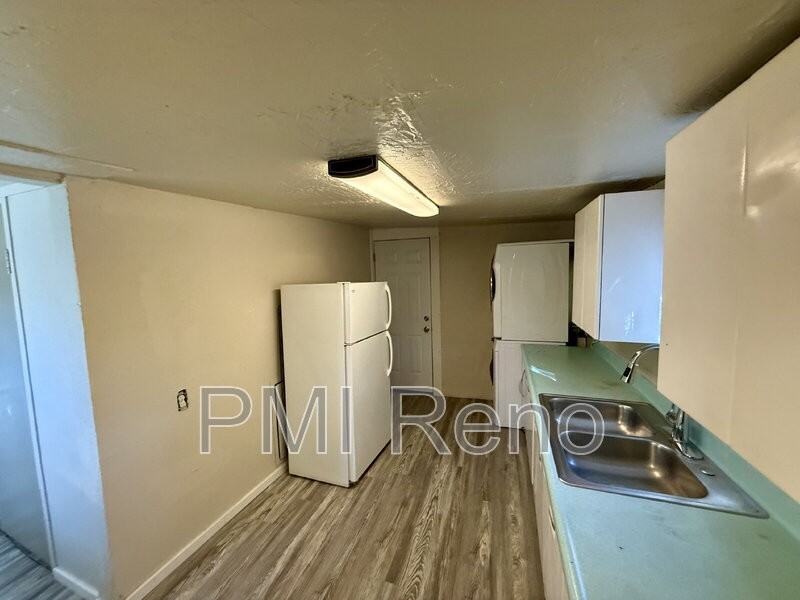 1931 1/2 Valley Rd #B - Photo 3 of 15