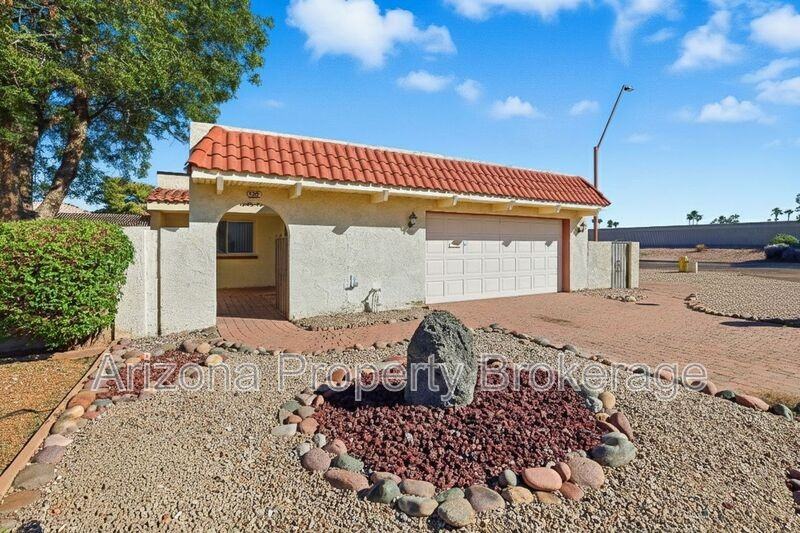 2192 East Balboa Drive - Photo 2 of 33