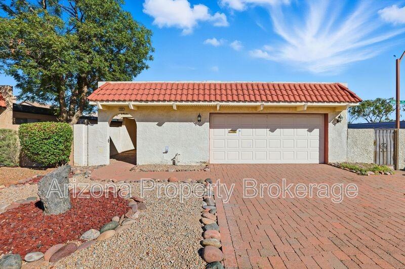 2192 East Balboa Drive - Photo 3 of 33