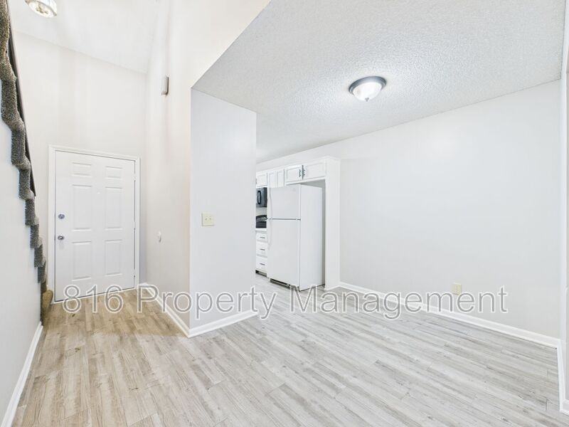 7939 Nw 79th Pl - Photo 4 of 39