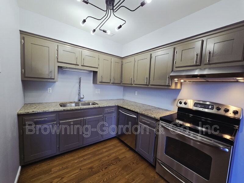 5776 Brentwood Trce - Photo 2 of 10