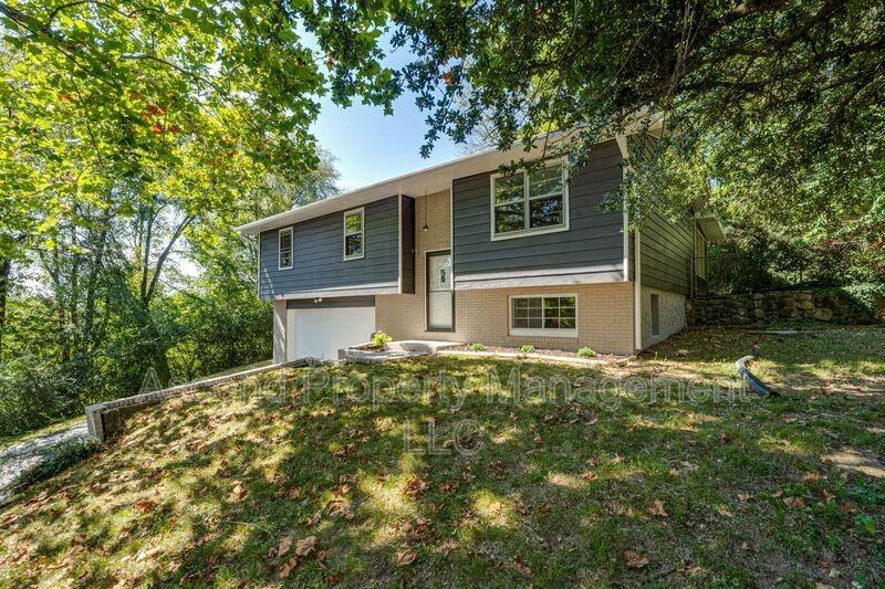 9158 Westminister Circle Dr - Photo 2 of 31