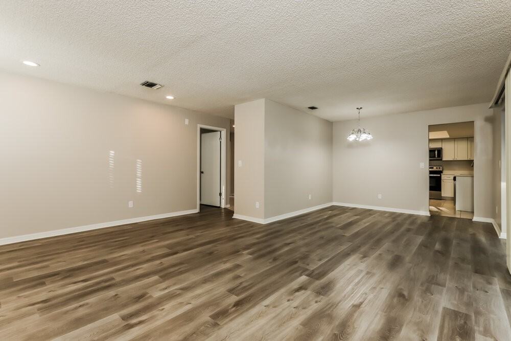 504 Mahogany Dr - Photo 3 of 16