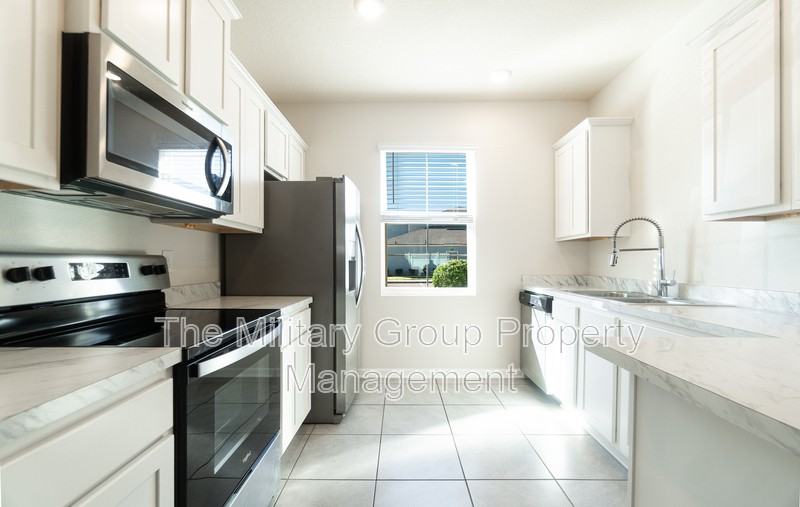 425 Running Woods St - Photo 3 of 22