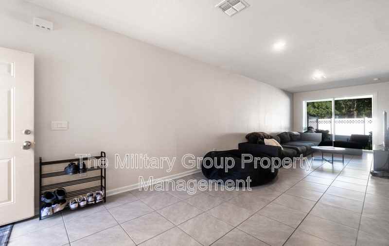 425 Running Woods St - Photo 5 of 22