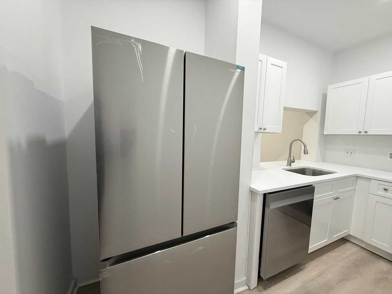 452 Park Dr - Photo 4 of 14