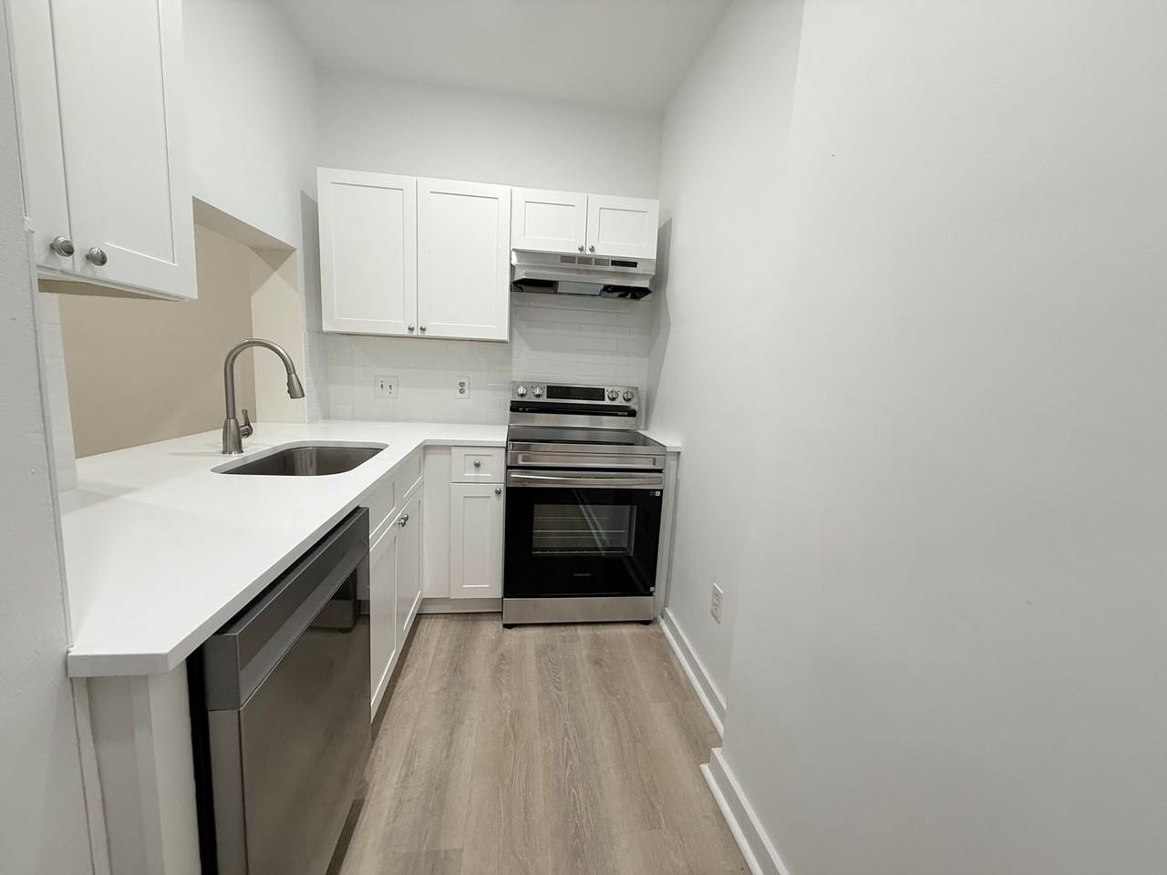 452 Park Dr - Photo 5 of 14