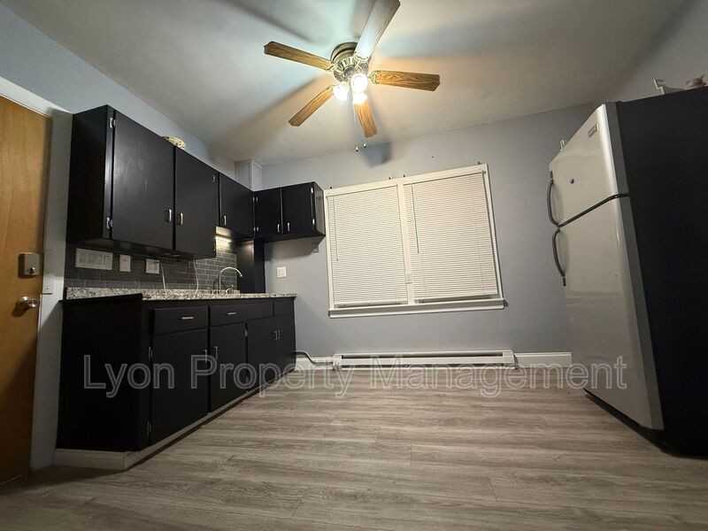 238 Newland Ave #2R - Photo 2 of 8