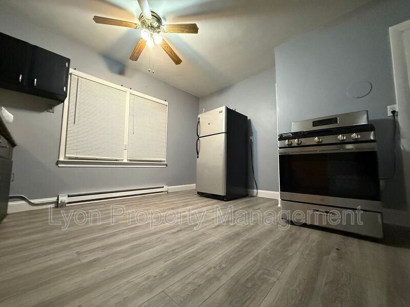 238 Newland Ave #2R - Photo 3 of 8