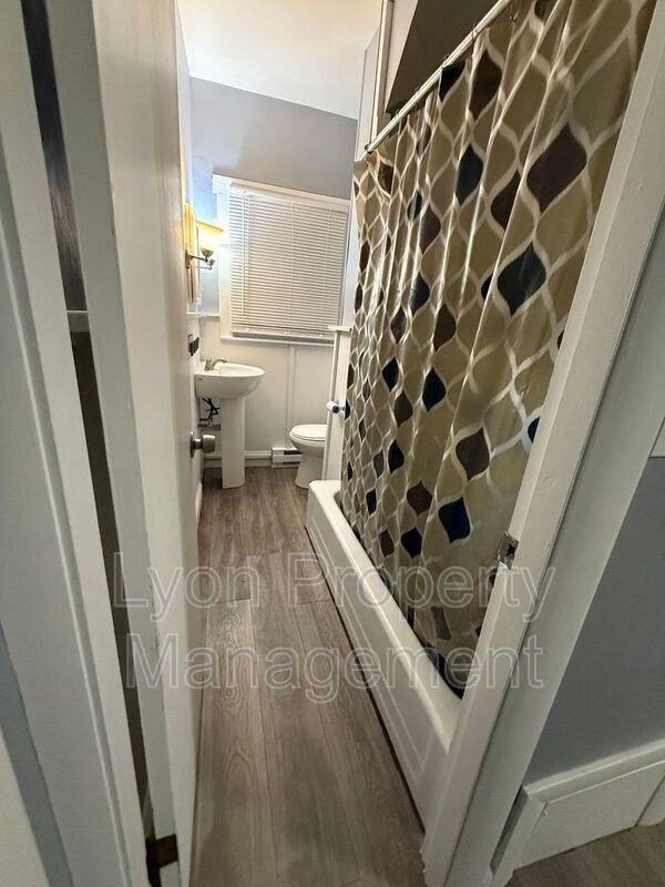 238 Newland Ave #2R - Photo 5 of 8