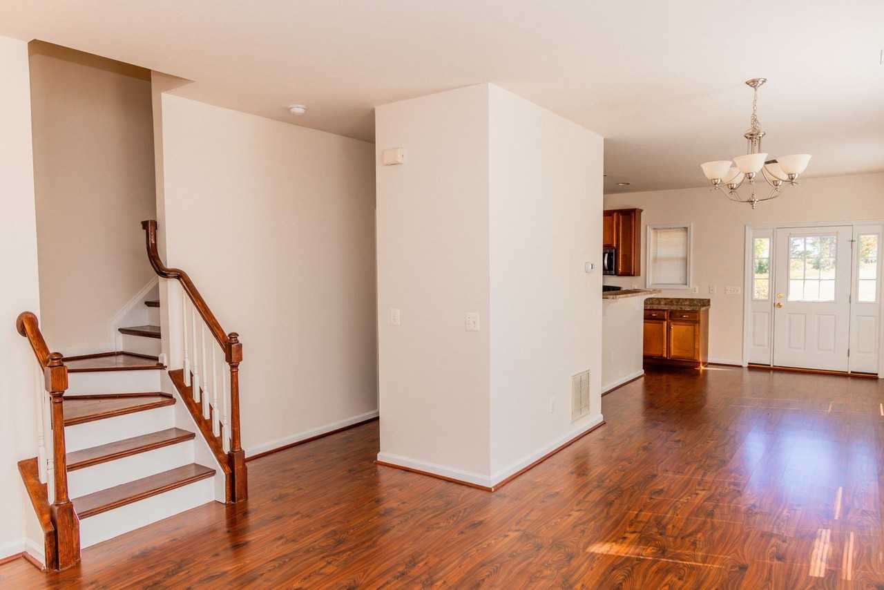 142 Villa Cir - Photo 2 of 22