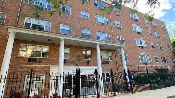 W Thorndale Ave & N Kenmore Ave - Photo 2 of 10