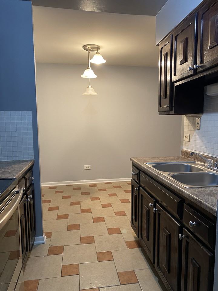 W Thorndale Ave & N Kenmore Ave - Photo 3 of 10