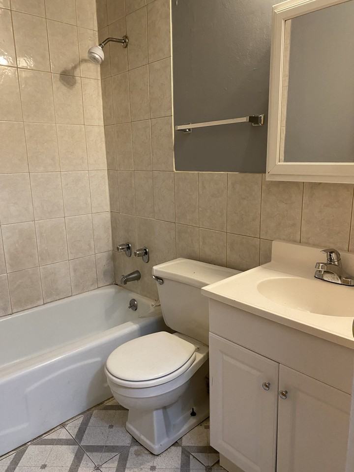 W Thorndale Ave & N Kenmore Ave - Photo 6 of 10