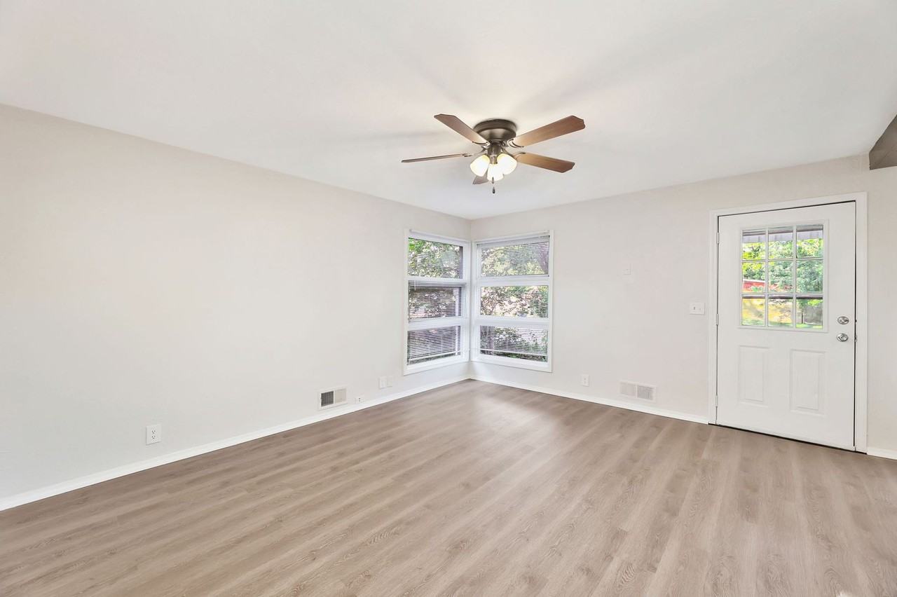 6020 N East Park View St - Photo 2 of 15