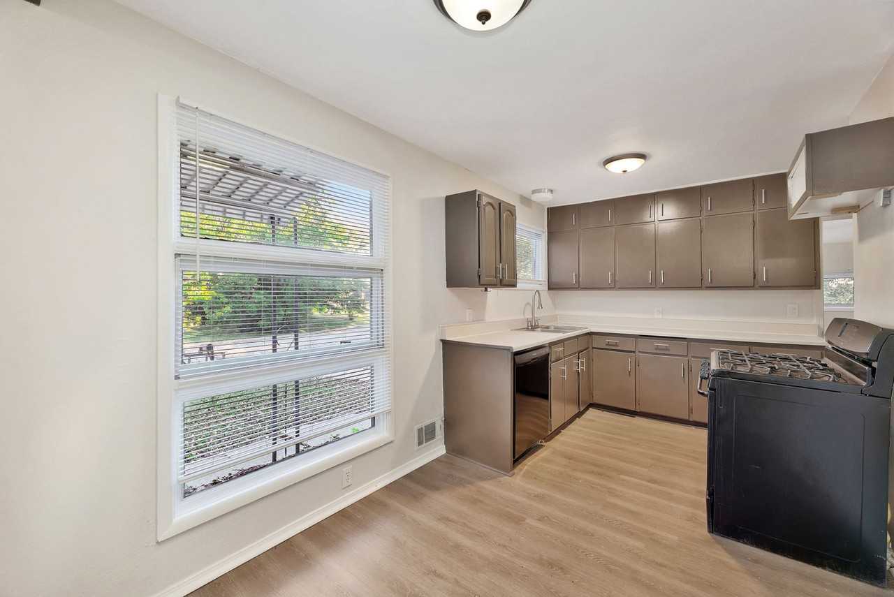 6020 N East Park View St - Photo 4 of 15