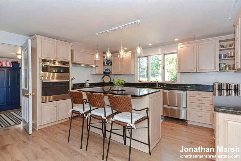 88 Perry Rd - Photo 3 of 14