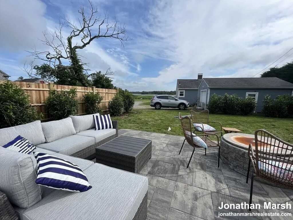 710 Elm St - Photo 2 of 15