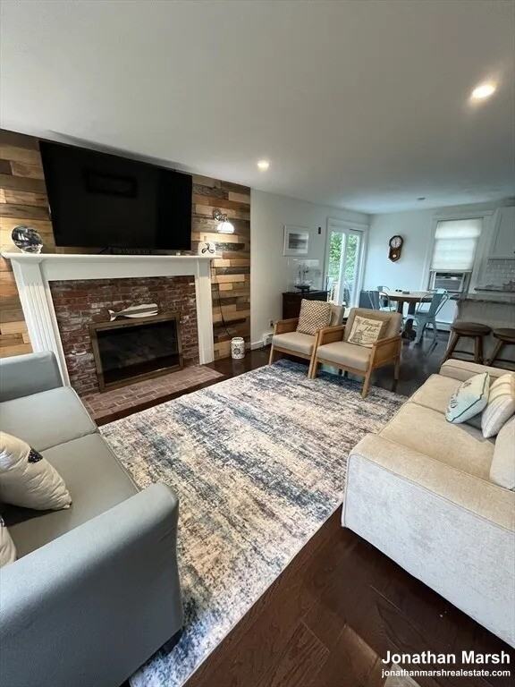 118 Knott Ave - Photo 3 of 9