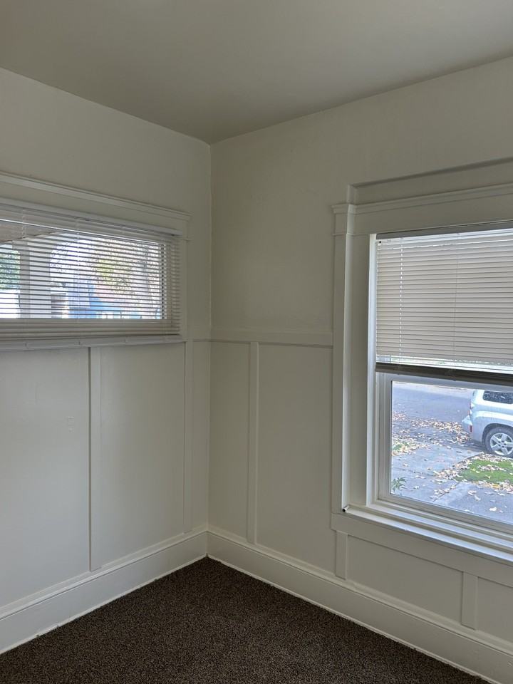 703 13th Street - Photo 3 of 19