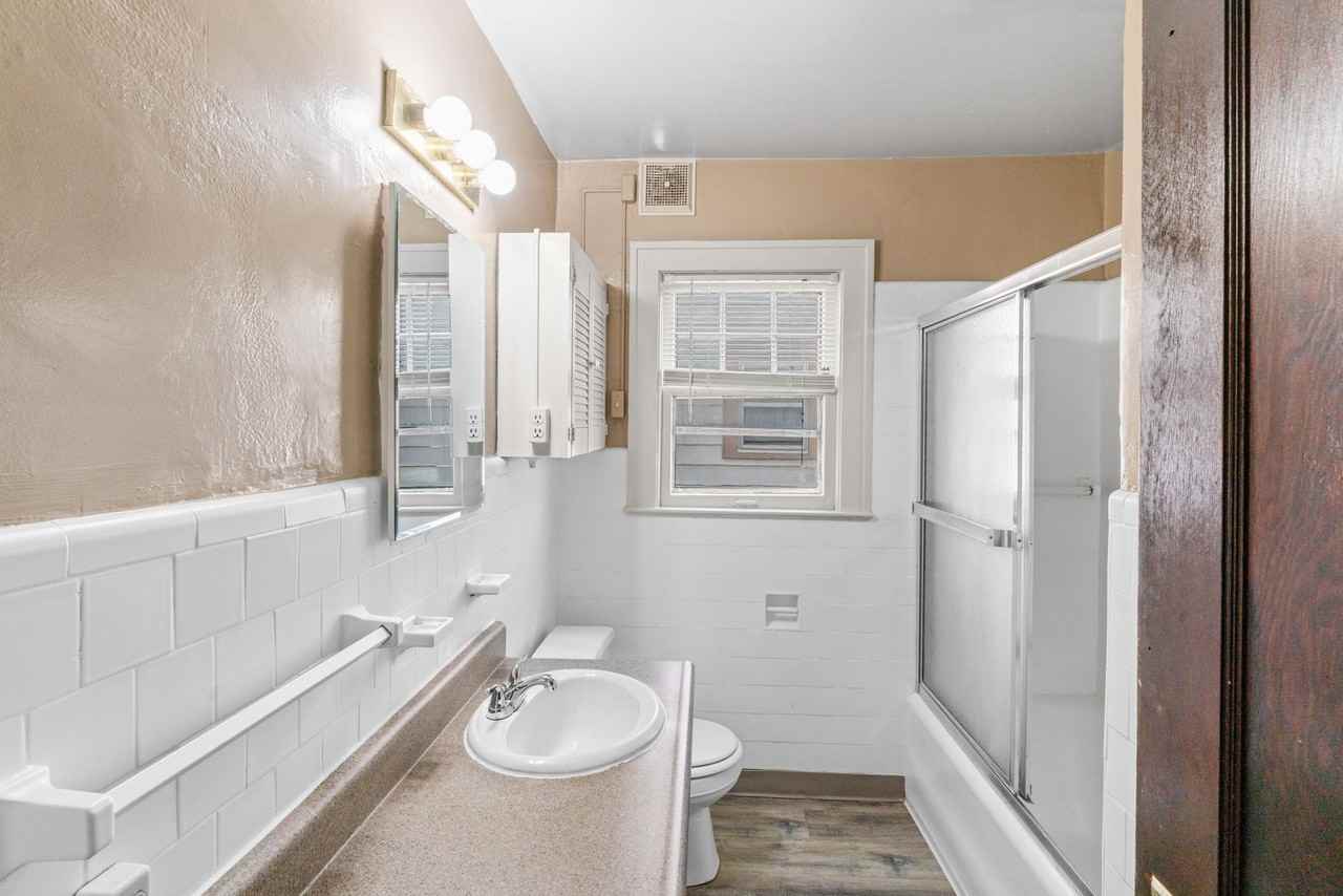 Charming 2 - Photo 7 of 12