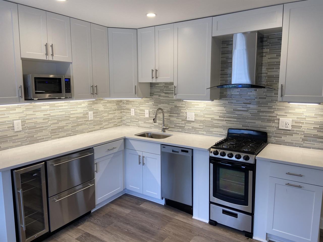 3100  Clarendon - Photo 2 of 19