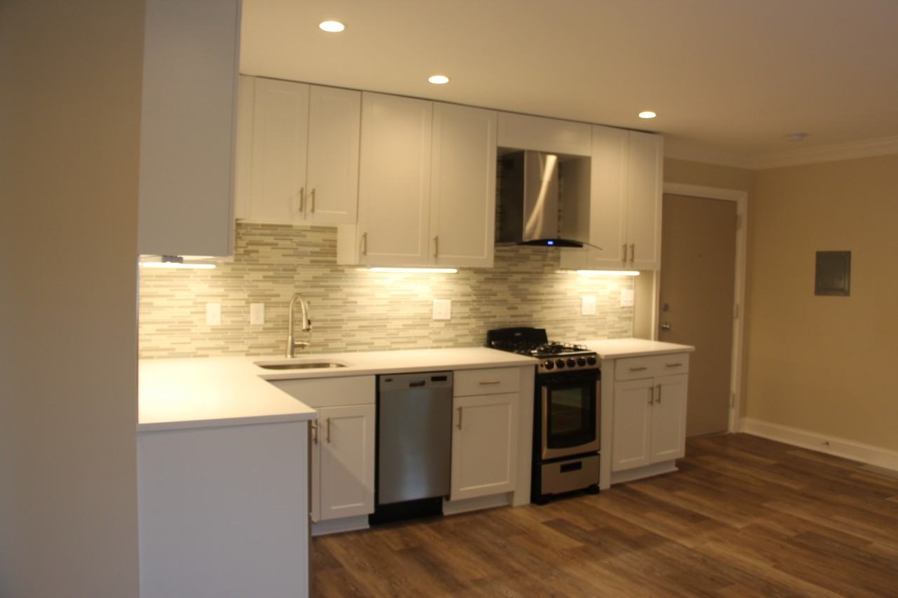 3100  Clarendon - Photo 3 of 19