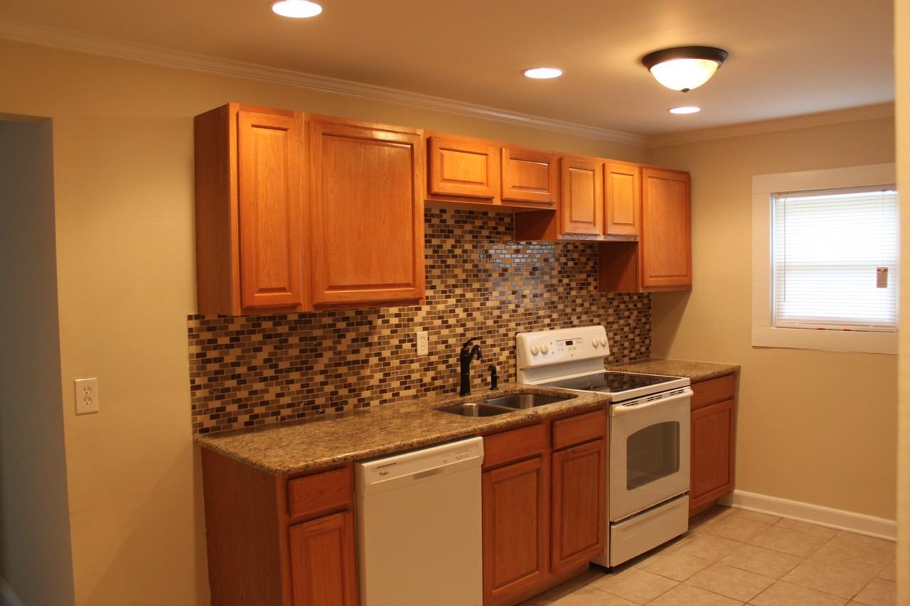 115 N Zion St - Photo 2 of 8