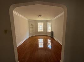 featured image of 6642 N Clark St