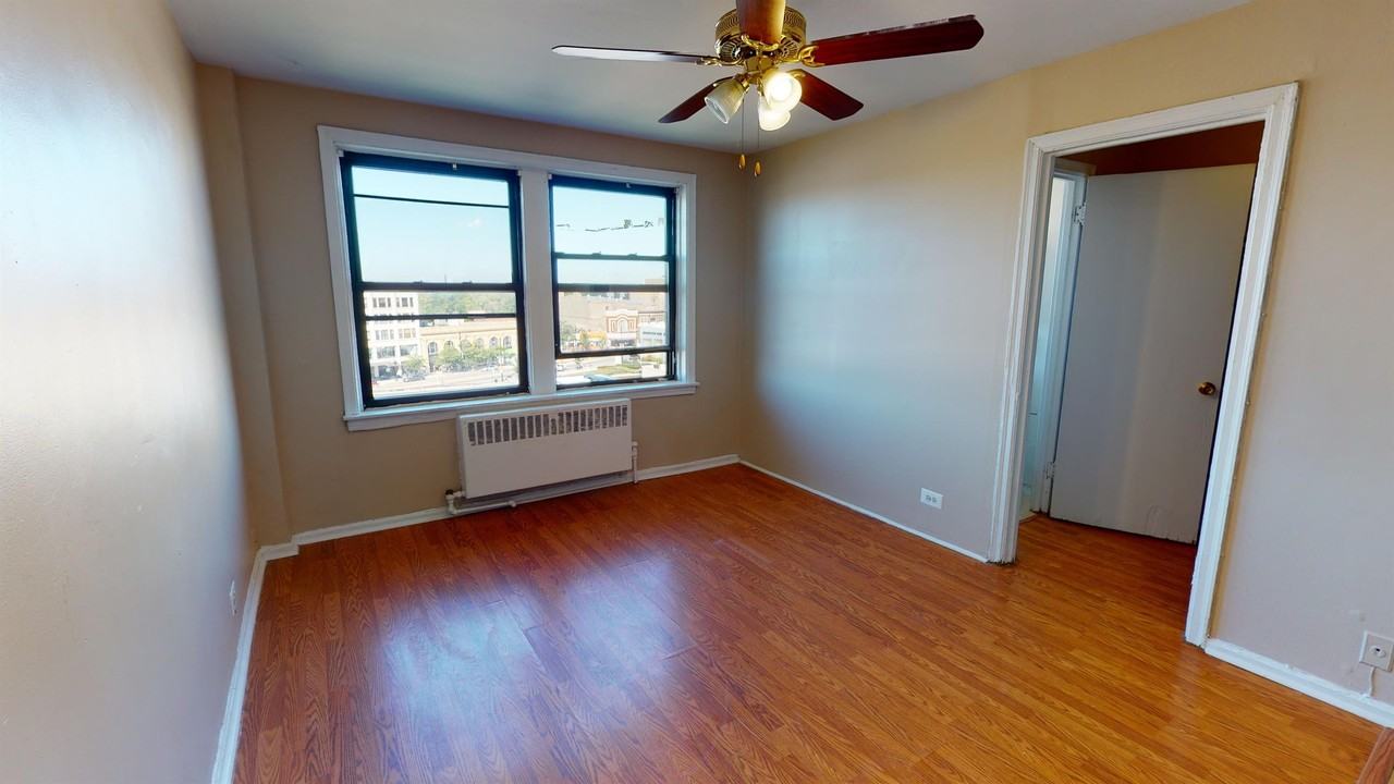 4717 N. Winthrop - Photo 3 of 23