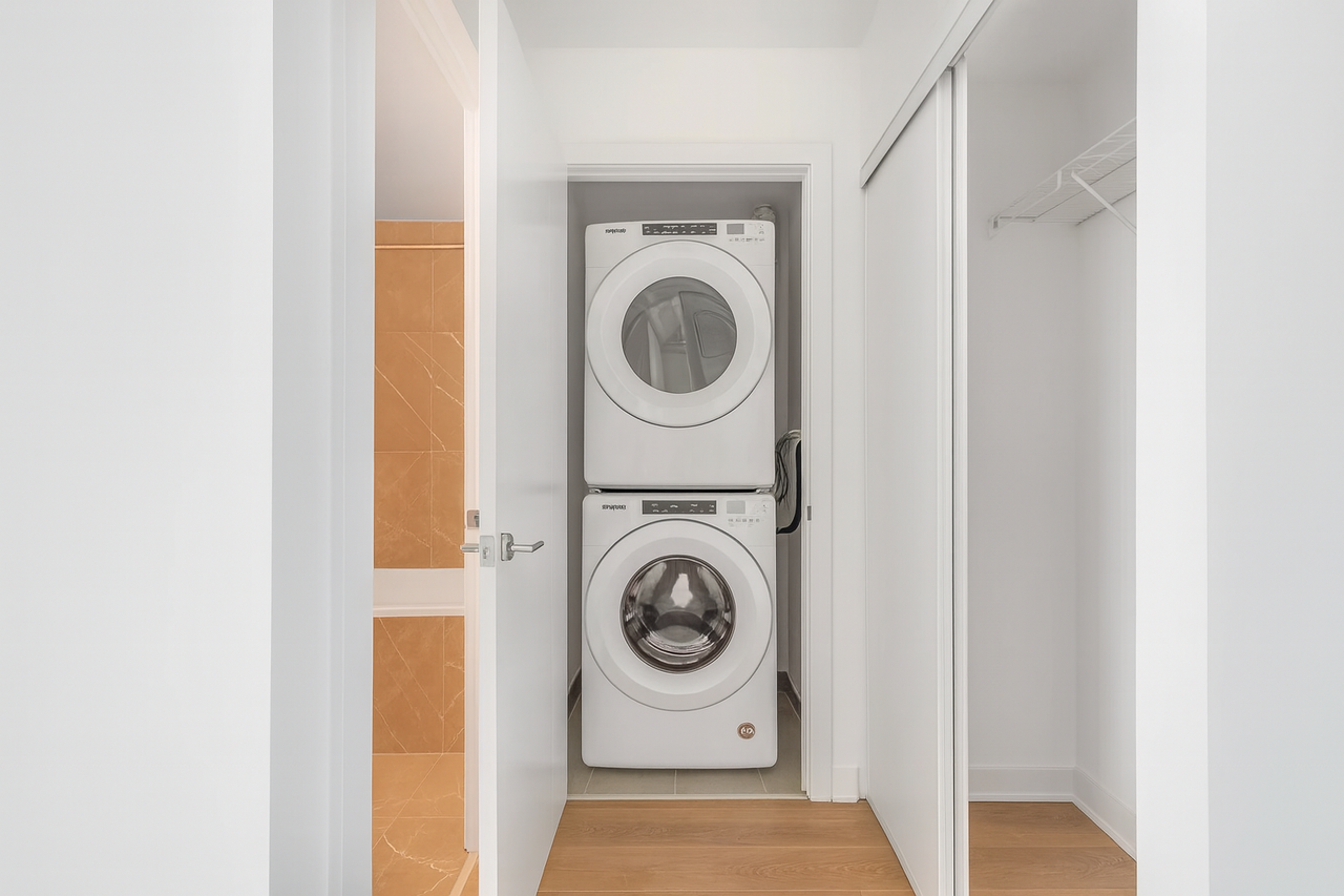 1037 The Queensway - Photo 3 of 8