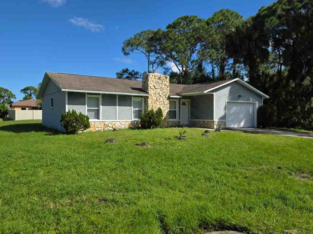 901 Colonial Ave Se - Photo 3 of 16