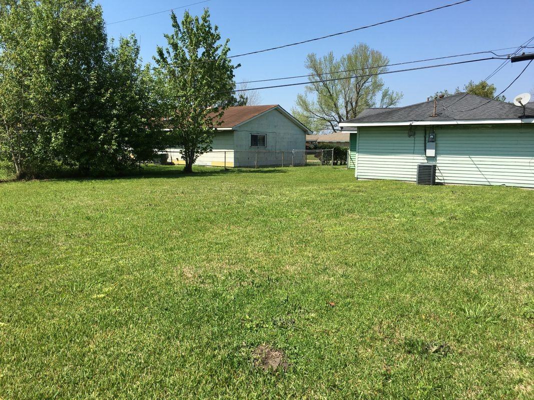 145 S Dexter Dr - Photo 2 of 12